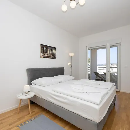 In Seget Donji With Outdoor Swimming Pool Appartement Trogir